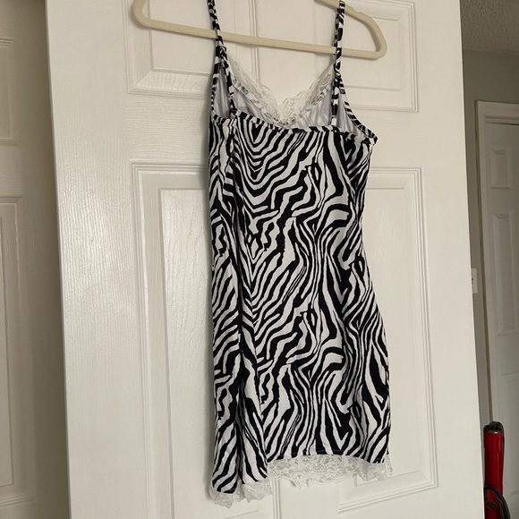 Zebra Print Lace Trim Dress - Picture 9 of 10